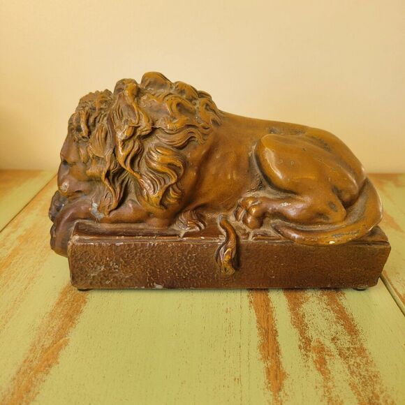Vintage Universal Statuary Cast Lion Sculpture – Mid-Century Bronze Finish - Picture 2 of 12